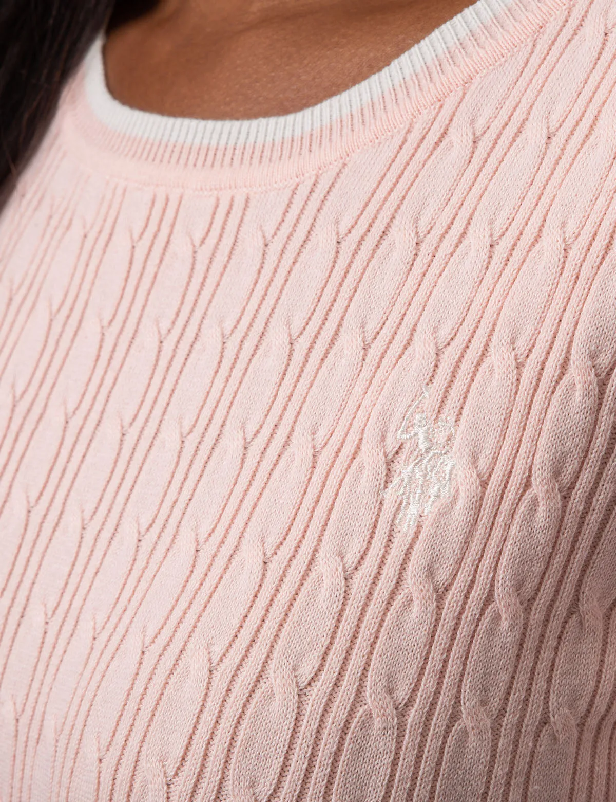 CABLE KNIT CREW NECK SWEATER