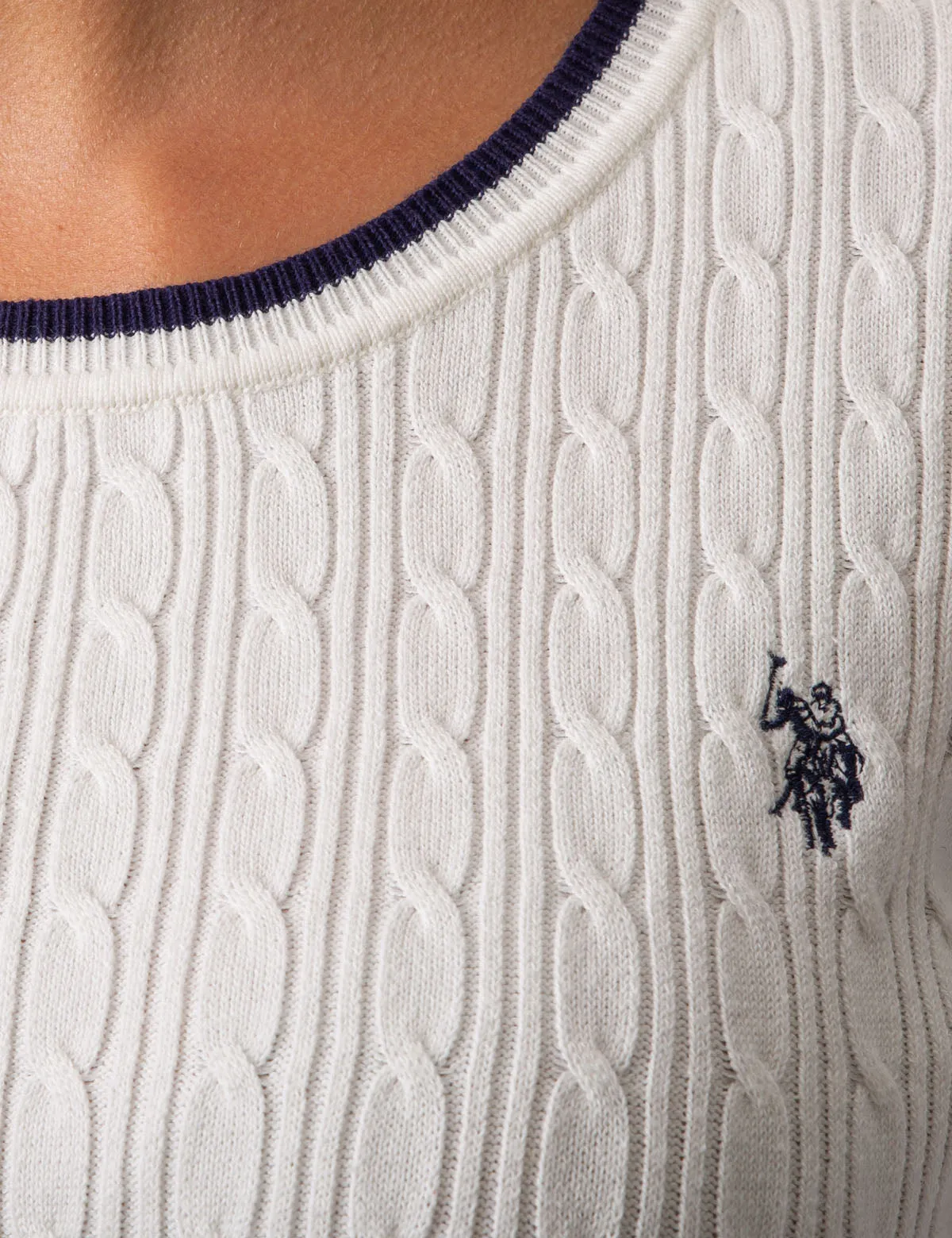 CABLE KNIT CREW NECK SWEATER