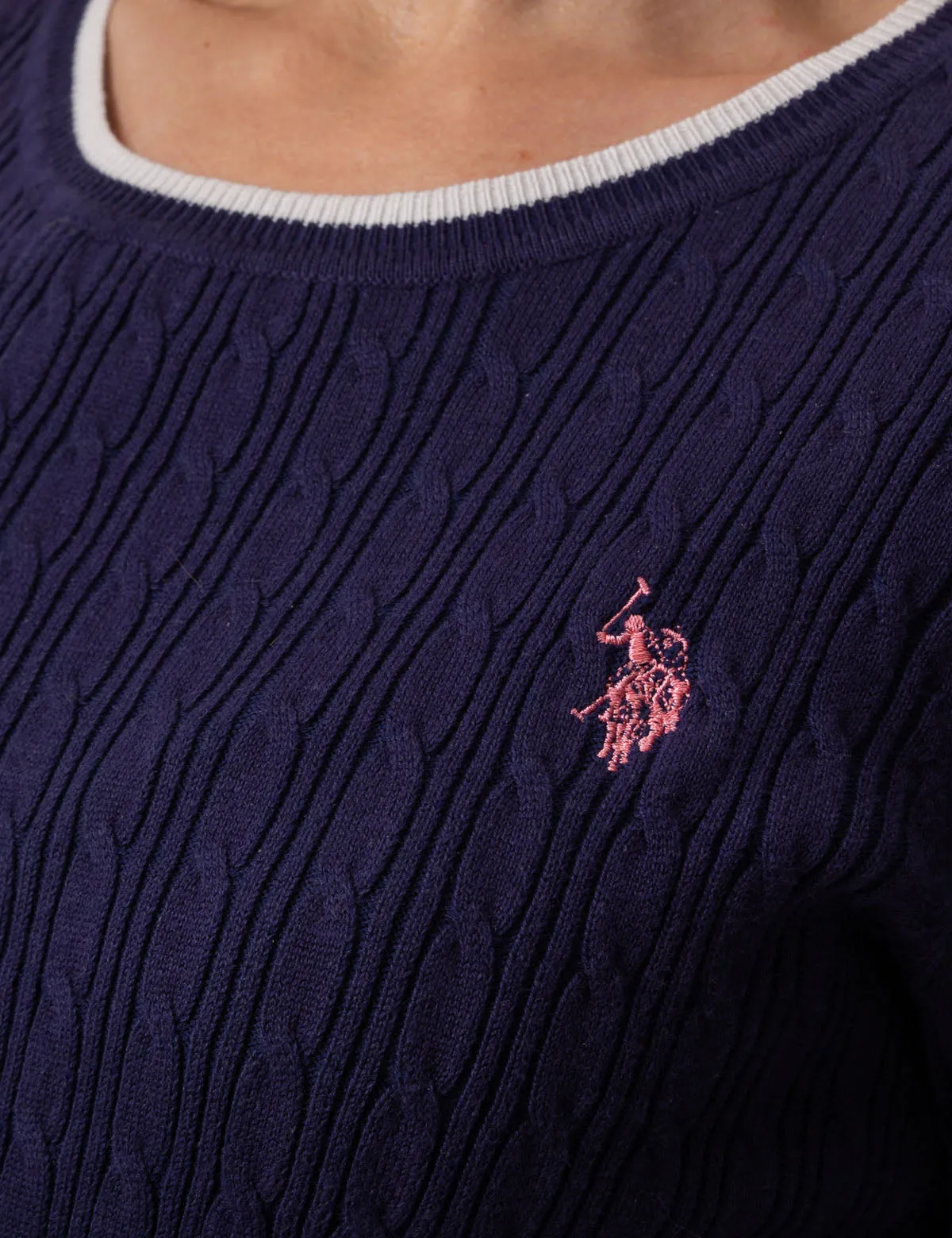 CABLE KNIT CREW NECK SWEATER