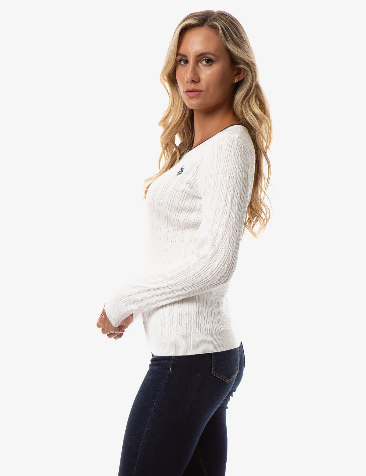 CABLE KNIT CREW NECK SWEATER
