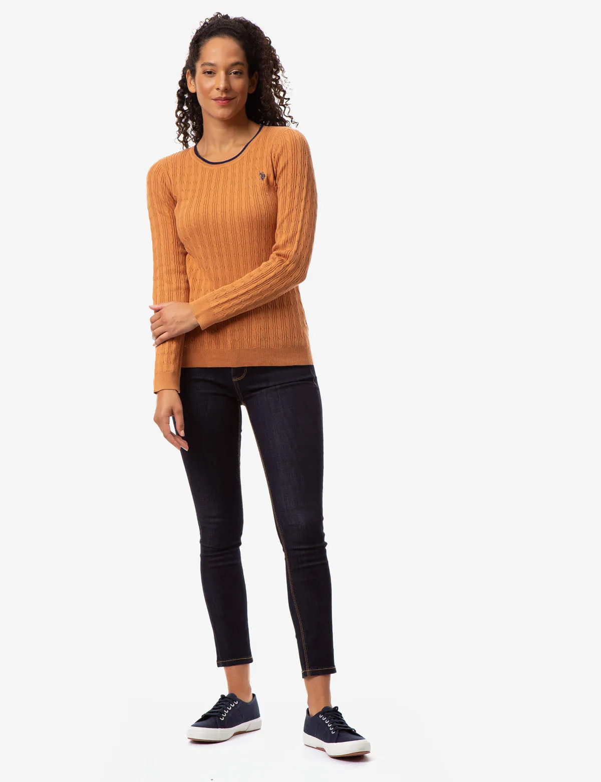 CABLE KNIT CREW NECK SWEATER