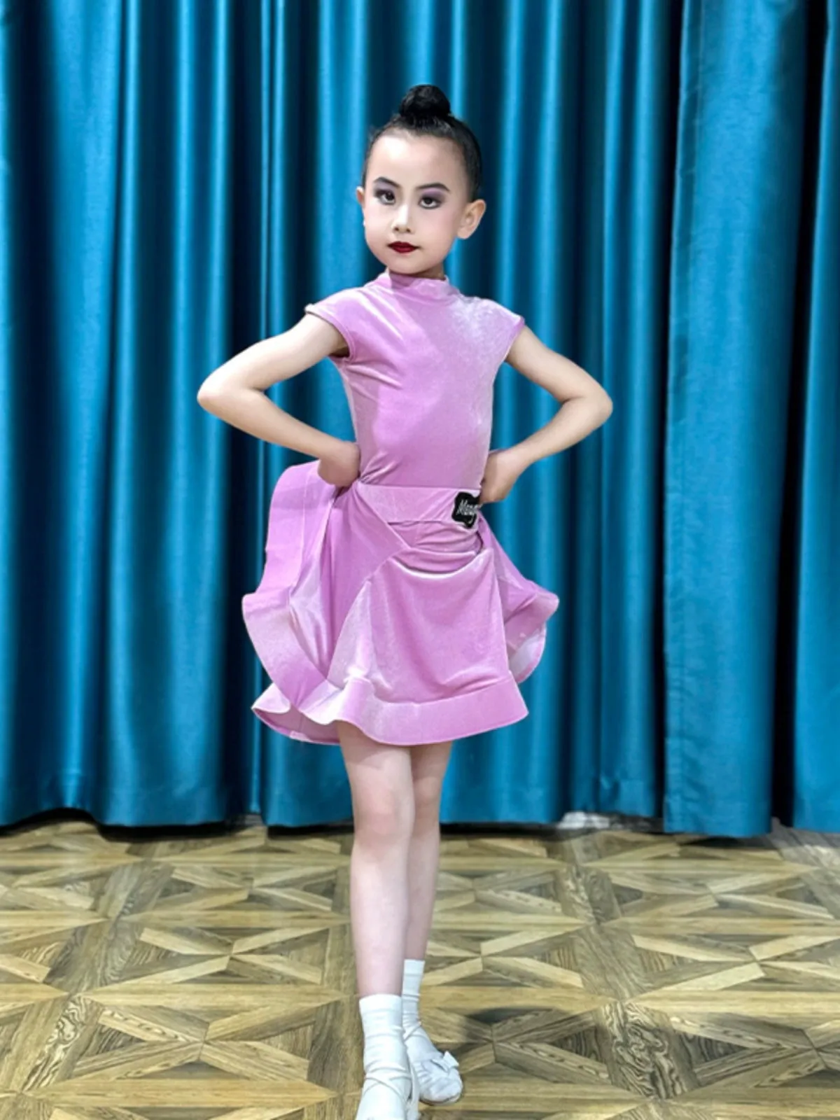 Children girls Latin dance dresses pink purple short-sleeved  ultra-thin velvet test competition ballroom latin salsa performance clothing
