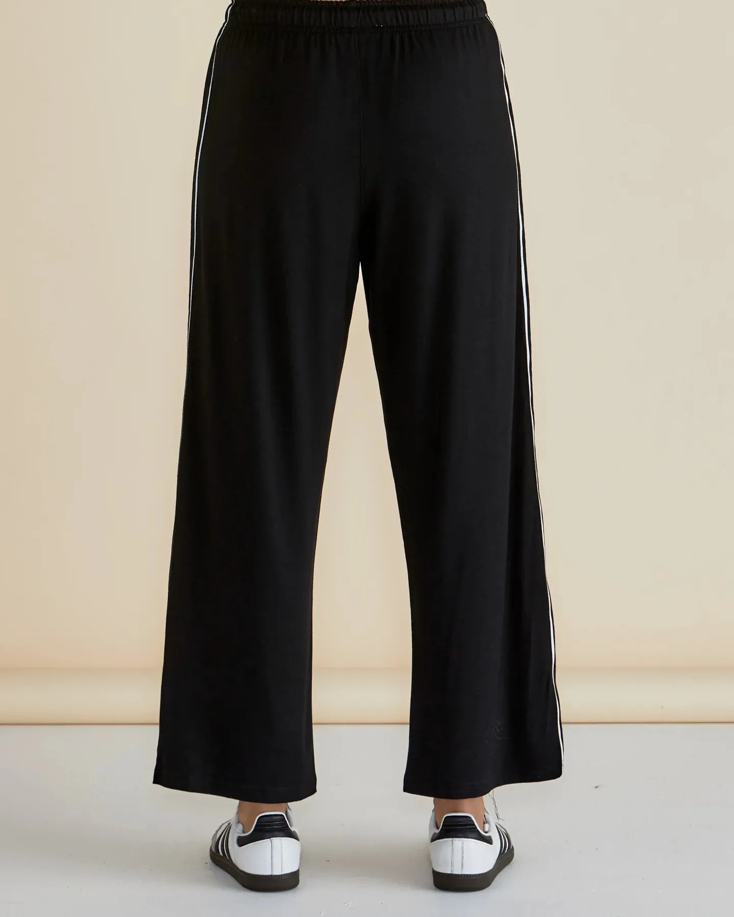 Evelyn Wide Leg Jogger