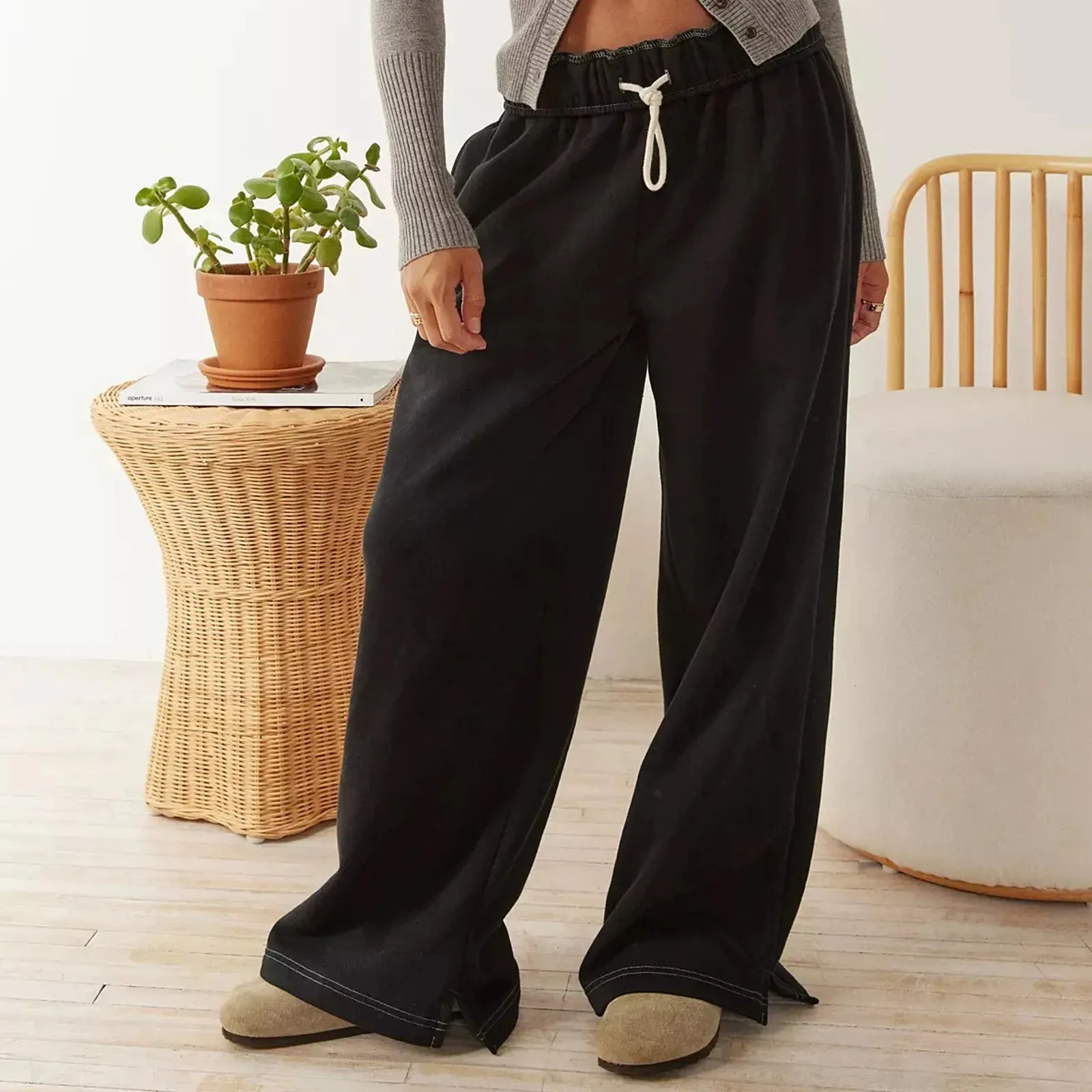 Mid-Rise Wide-Leg Pant
Regular