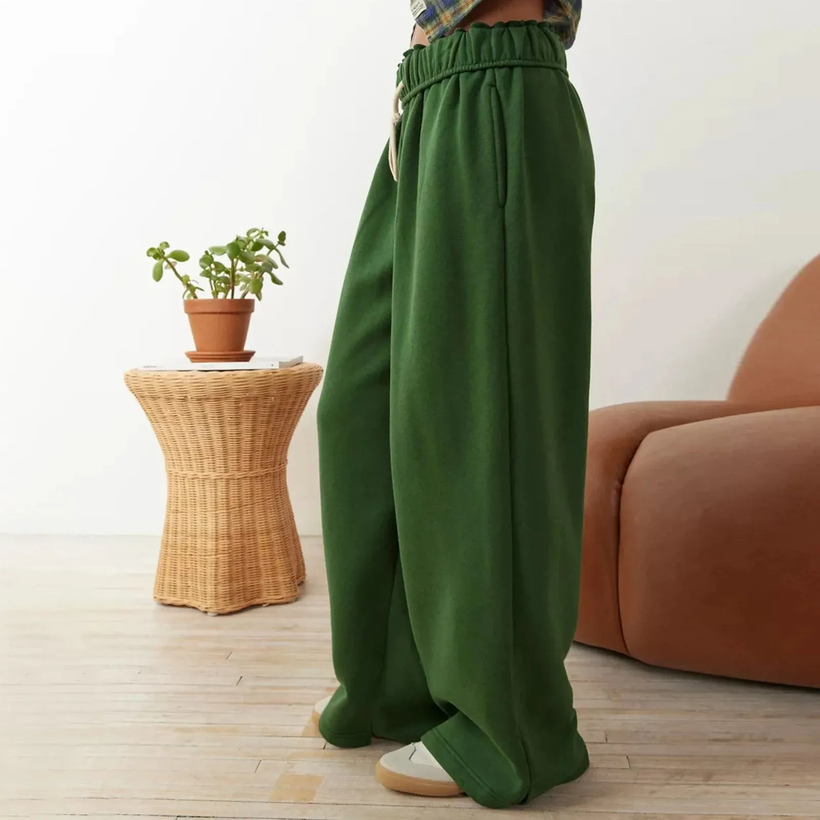 Mid-Rise Wide-Leg Pant
Regular