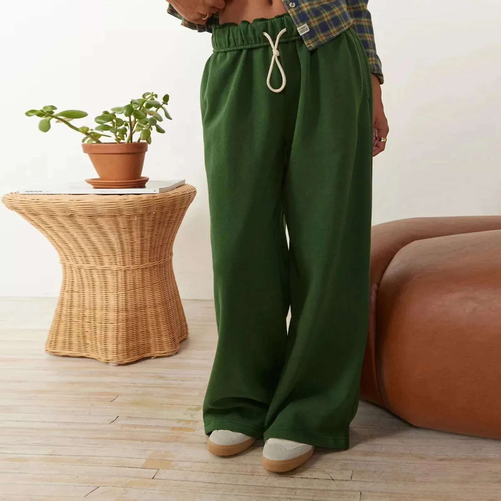 Mid-Rise Wide-Leg Pant
Regular