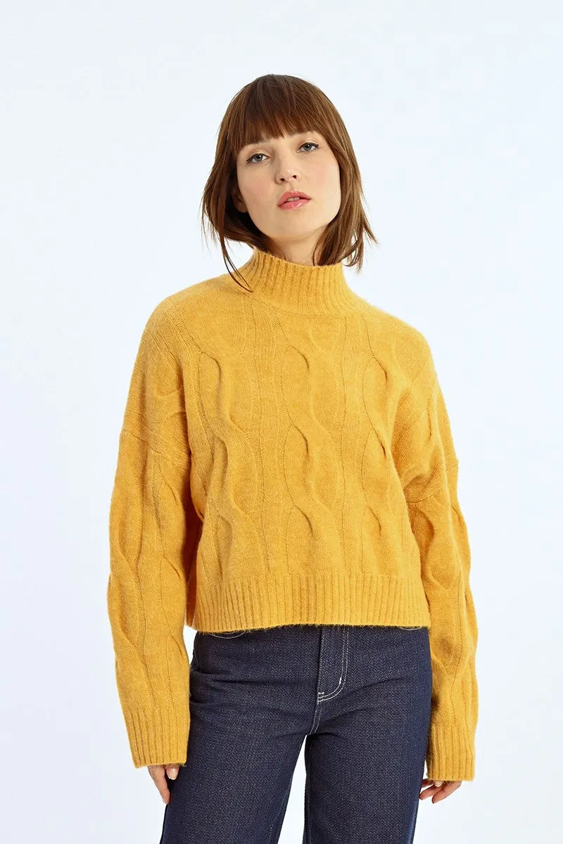 SOFT KNIT CABLE SWEATER