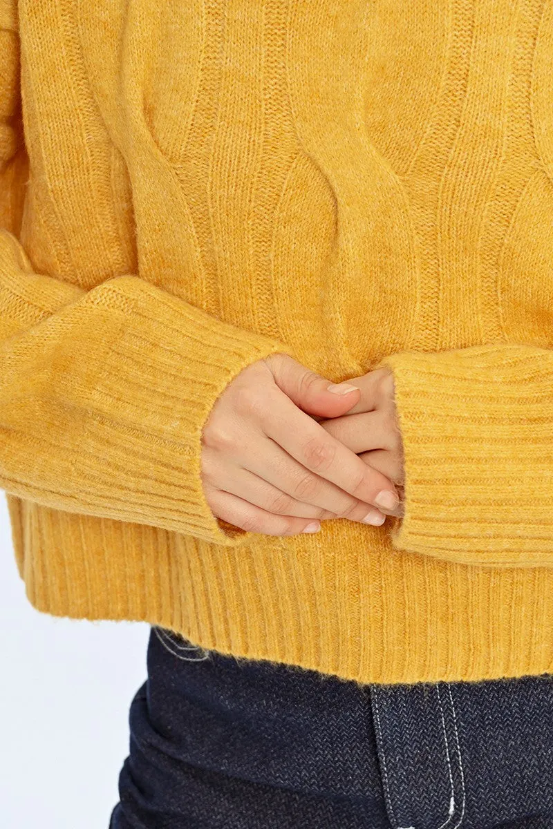 SOFT KNIT CABLE SWEATER