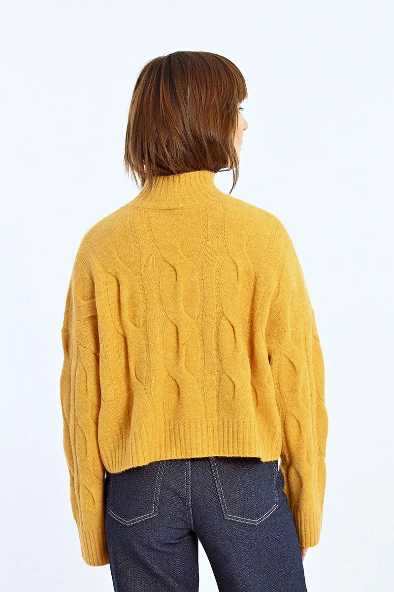 SOFT KNIT CABLE SWEATER