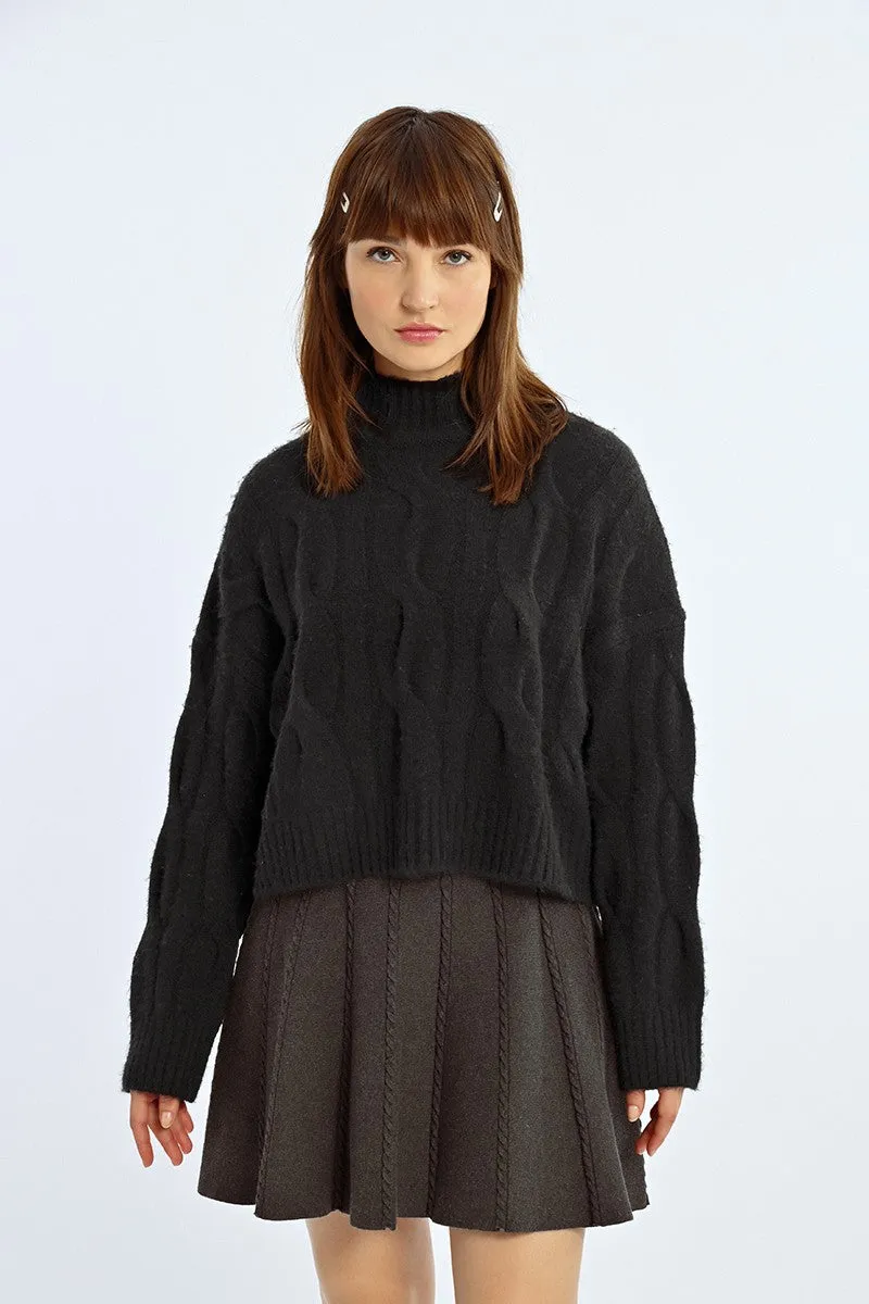 SOFT KNIT CABLE SWEATER