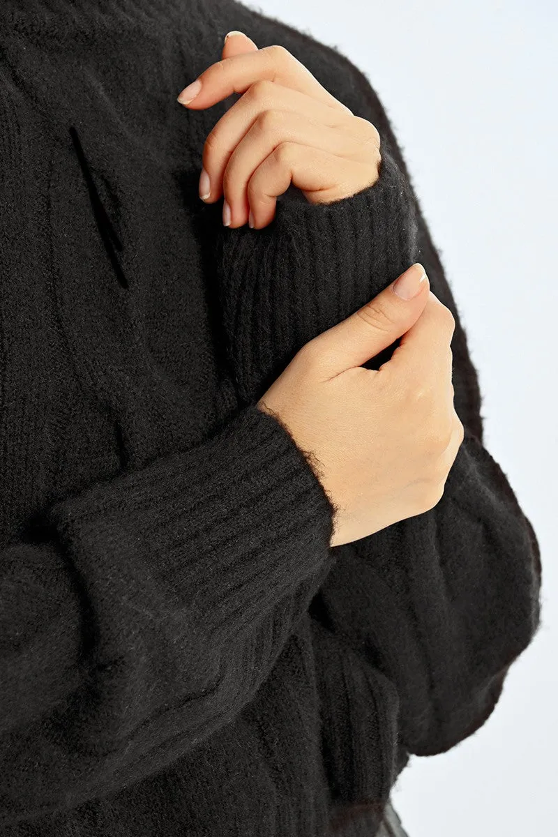 SOFT KNIT CABLE SWEATER